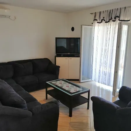 아파트 Apartman Rosanda *